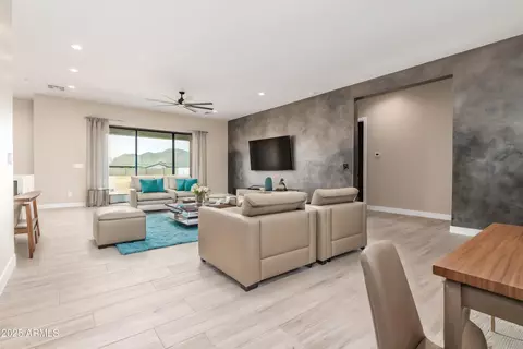 544 E Amber Sun Dr, Phoenix, AZ 85086