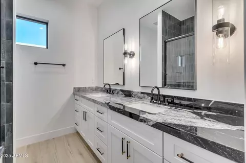 Bath - 1602 E Cloud Rd, Phoenix, AZ 85086 photo 7 of 9