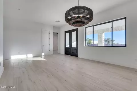 Living - 1602 E Cloud Rd, Phoenix, AZ 85086 photo 2 of 4