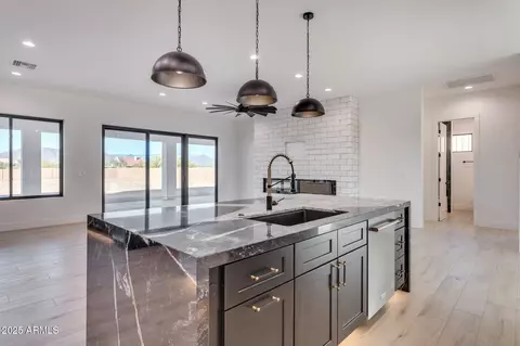 Kitchen - 1602 E Cloud Rd, Phoenix, AZ 85086 photo 5 of 7