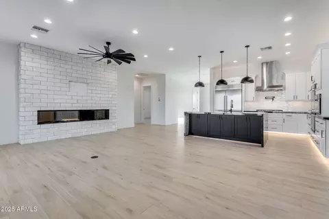 Living - 1602 E Cloud Rd, Phoenix, AZ 85086 photo 3 of 4