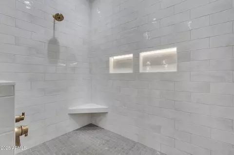 Bath - 1602 E Cloud Rd, Phoenix, AZ 85086 photo 5 of 9