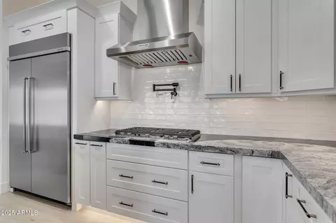 Kitchen - 1602 E Cloud Rd, Phoenix, AZ 85086 photo 6 of 7