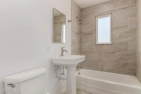 Bath - 1860 E Atlanta Ave, Phoenix, AZ 85040 photo 1 of 1