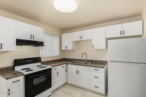 Kitchen - 1860 E Atlanta Ave, Phoenix, AZ 85040 photo 1 of 1