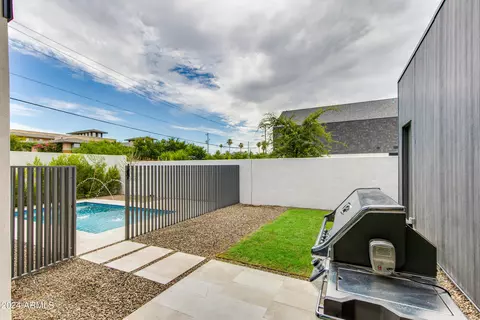 Exterior - 1328 E Pomelo Grove Ln, Phoenix, AZ 85014 photo 5 of 6