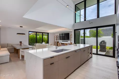 Kitchen - 1328 E Pomelo Grove Ln, Phoenix, AZ 85014 photo 5 of 5