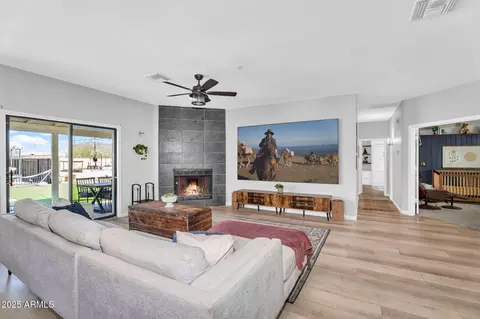 820 E Maddock Rd, Phoenix, AZ 85086 photo 5