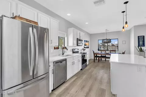 820 E Maddock Rd, Phoenix, AZ 85086 photo 9