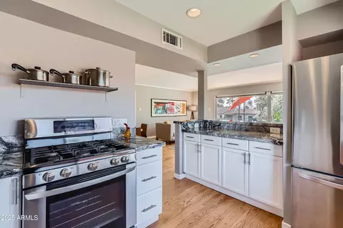 Kitchen - 146 E Coronado Rd #39, Phoenix, AZ 85004 photo 2 of 3
