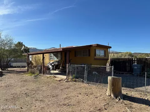 19200 E Albins Way, Black Canyon City, AZ 85324