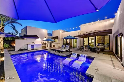 31 E Bishop Dr, Tempe, AZ 85282