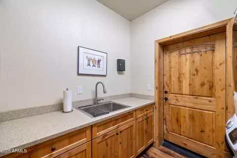 2818 Cougar Ln, Overgaard, AZ 85933 photo 21