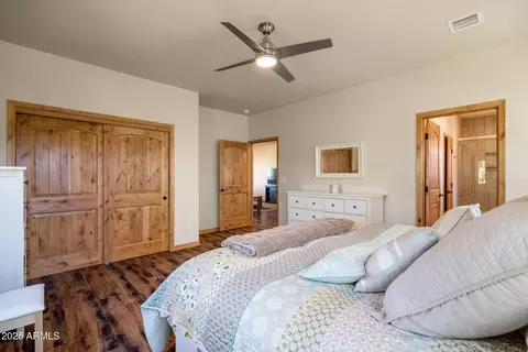2818 Cougar Ln, Overgaard, AZ 85933 photo 17