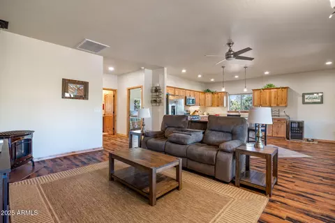 2818 Cougar Ln, Overgaard, AZ 85933 photo 13