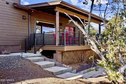 2818 Cougar Ln, Overgaard, AZ 85933 photo 5