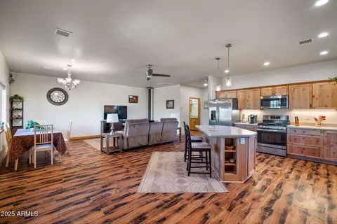 2818 Cougar Ln, Overgaard, AZ 85933 photo 8