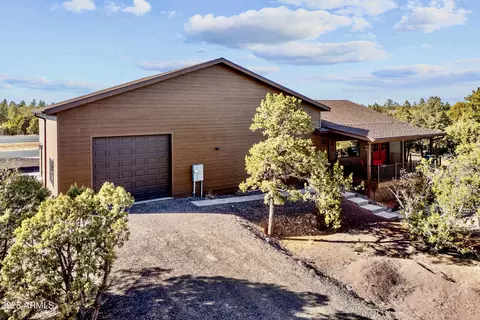 2818 Cougar Ln, Overgaard, AZ 85933 photo 3