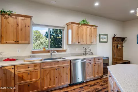 2818 Cougar Ln, Overgaard, AZ 85933 photo 11