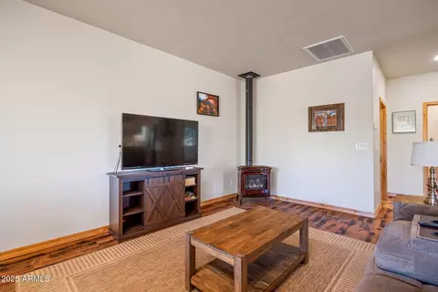 2818 Cougar Ln, Overgaard, AZ 85933 photo 14