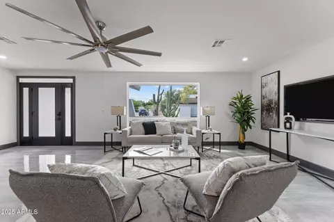 2818 E Malapai Dr, Phoenix, AZ 85028