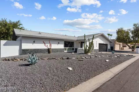 Exterior - 2818 E Malapai Dr, Phoenix, AZ 85028 photo 8 of 8