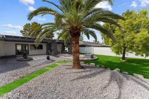 Exterior - 2818 E Malapai Dr, Phoenix, AZ 85028 photo 3 of 8