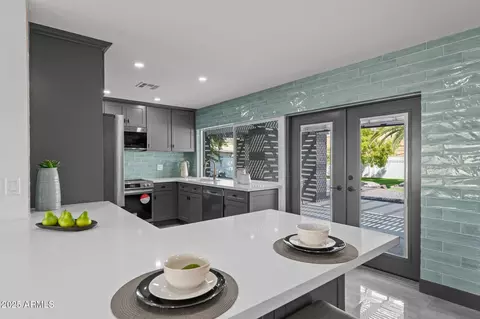 Kitchen - 2818 E Malapai Dr, Phoenix, AZ 85028 photo 2 of 3