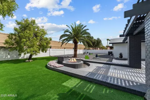 Exterior - 2818 E Malapai Dr, Phoenix, AZ 85028 photo 2 of 8