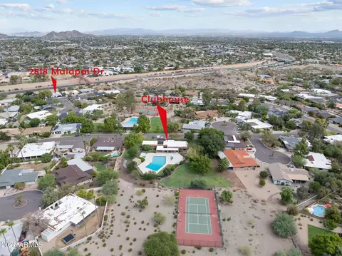 View/Area - 2818 E Malapai Dr, Phoenix, AZ 85028 photo 2 of 3