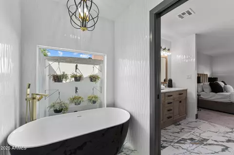 Bath - 2818 E Malapai Dr, Phoenix, AZ 85028 photo 3 of 5