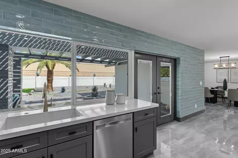 Kitchen - 2818 E Malapai Dr, Phoenix, AZ 85028 photo 3 of 3