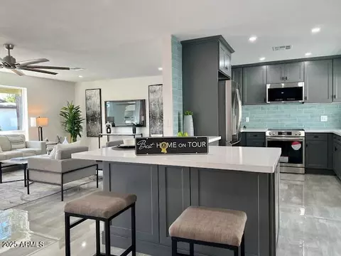 2818 E Malapai Dr, Phoenix, AZ 85028