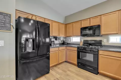 Kitchen - 7115 E Olla Ave, Mesa, AZ 85212 photo 3 of 4