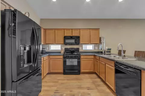 Kitchen - 7115 E Olla Ave, Mesa, AZ 85212 photo 2 of 4