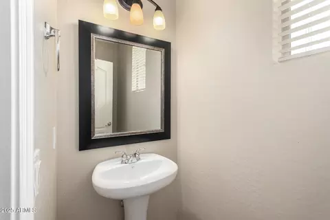 Bath - 924 E Redondo Dr, Gilbert, AZ 85296 photo 1 of 4
