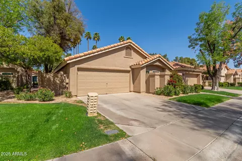 32 E Dawn Dr, Tempe, AZ 85284 photo 3