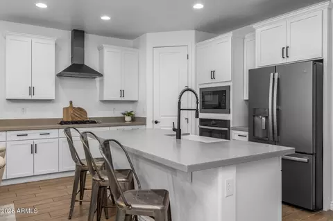 9718 E Radioactive Dr, Mesa, AZ 85212