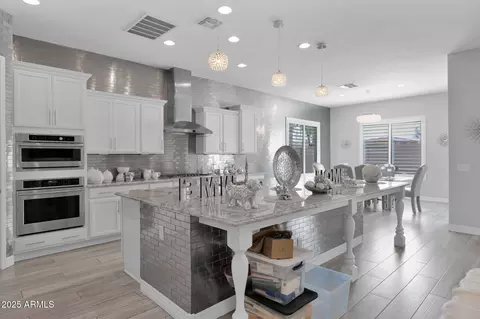 1159 E Knightsbridge Way, Gilbert, AZ 85297 photo 2
