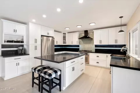 339 W Southern Hills Rd, Phoenix, AZ 85023