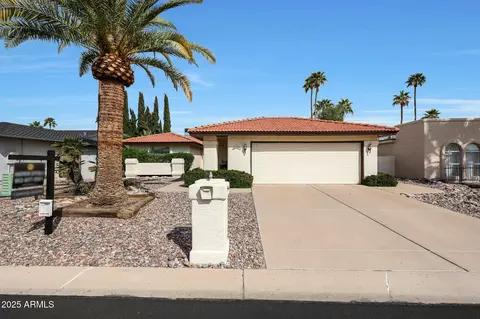 26013 S Foxglenn Dr, Sun Lakes, AZ 85248