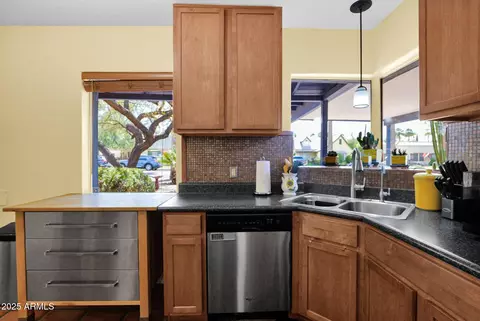 1454 E Flower St, Phoenix, AZ 85014 photo 5