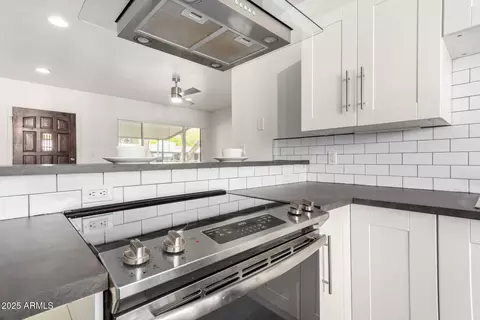 Kitchen - 749 E Montebello Ave #228, Phoenix, AZ 85014 photo 4 of 4