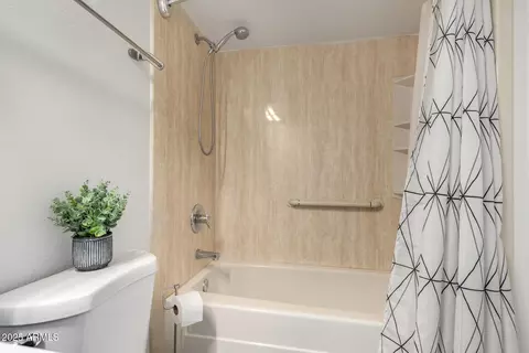 Bath - 749 E Montebello Ave #228, Phoenix, AZ 85014 photo 3 of 3