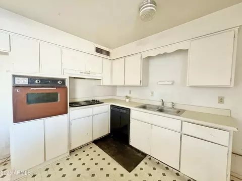 3133 N 81st Ave, Phoenix, AZ 85033 photo 8