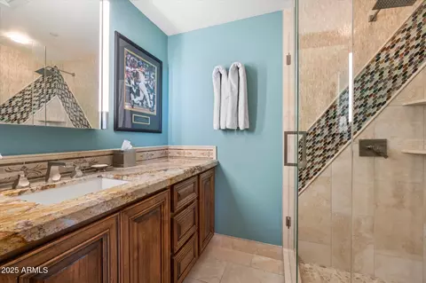 Bath - 1040 E Osborn Rd #1801, Phoenix, AZ 85014 photo 4 of 4