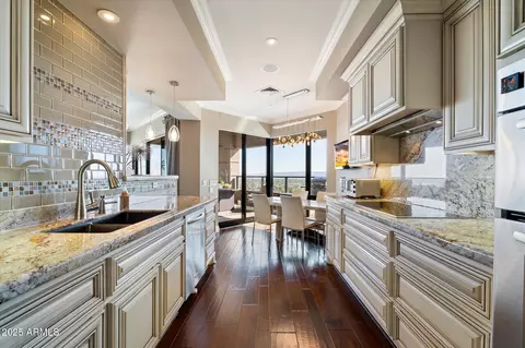 Kitchen - 1040 E Osborn Rd #1801, Phoenix, AZ 85014 photo 1 of 4