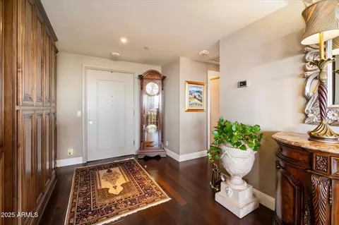 Entry Way - 1040 E Osborn Rd #1801, Phoenix, AZ 85014 photo 1 of 2