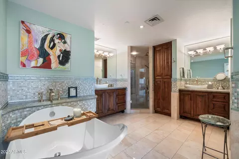 Bath - 1040 E Osborn Rd #1801, Phoenix, AZ 85014 photo 2 of 4