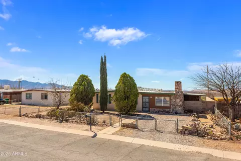 717 Skyline Dr, Huachuca City, AZ 85616